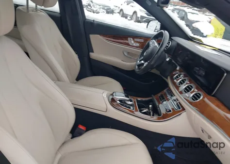 2019 Mercedes-Benz E 450 4Matic z USA, uszkodzony, nr VIN WDDZH6JB9KA682768